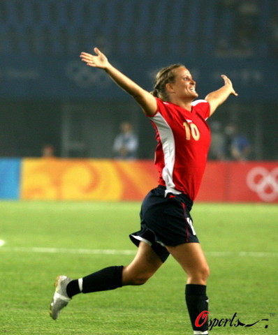 图文-[奥运会]挪威女足VS美国 维克进球后奔跑庆祝