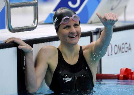 Kirsty Coventry schwimmt neuen Rücken-Weltrekord 