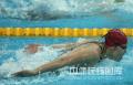 图文-游泳赛事10日战况 中国选手周雅菲在比赛中
