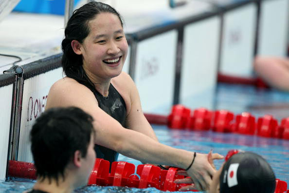 图文-女子200米蝶泳刘子歌夺冠 微笑接受祝贺