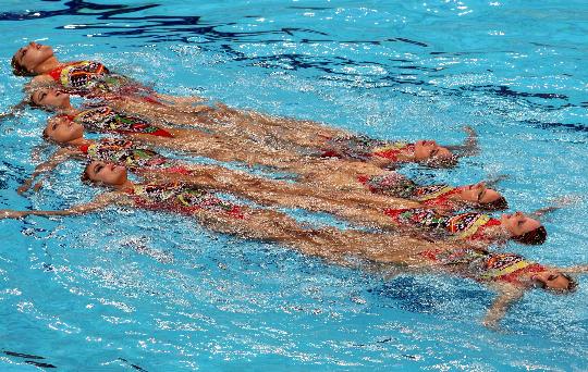 图文-花样游泳团体赛俄罗斯夺金 西班牙队精彩表演