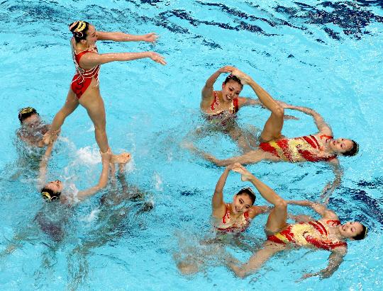 图文-花样游泳集体赛中国队摘铜 中国队精巧的配合