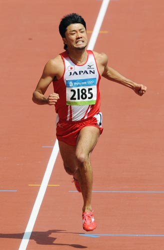 图文-奥运会男子200米预赛 日本选手冲过终点