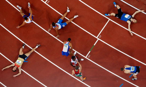 图文-奥运会男子十项全能 1500米结束后选手累倒