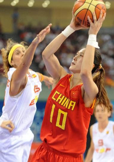 图文-[奥运会]中国女篮67-64西班牙 隋菲菲后仰