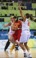 图文-[奥运会]中国女篮VS西班牙 隋菲菲遭受夹击