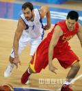图文-[奥运会男篮]中国队vs希腊 变成了足球场？