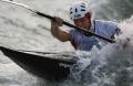 图文-男子单人皮划艇比赛 戴维・福特奋力划桨