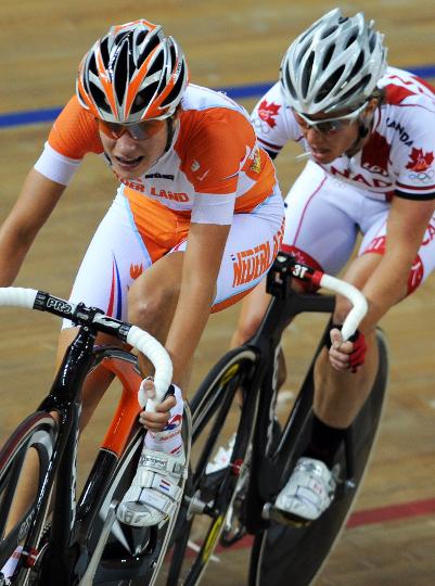 图文-自行车女子记分赛决赛赛况 不给对手超越机会