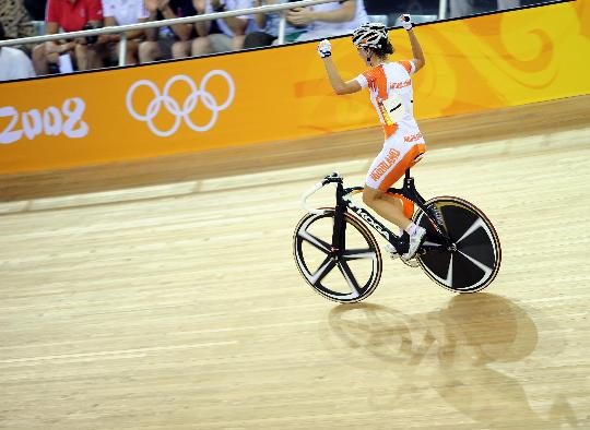 图文-自行车女子记分赛决赛赛况 福斯夺冠很兴奋