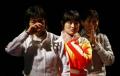 图文-[奥运]女子佩剑团体决赛 三位队友为谭雪祈祷
