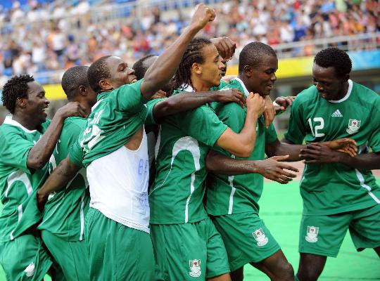 图文-[男足]尼日利亚2-1日本 阿吉洛雷庆祝进球