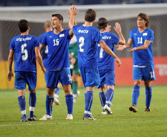 图文-[奥运会]意大利3-0韩国 意大利队庆祝胜利