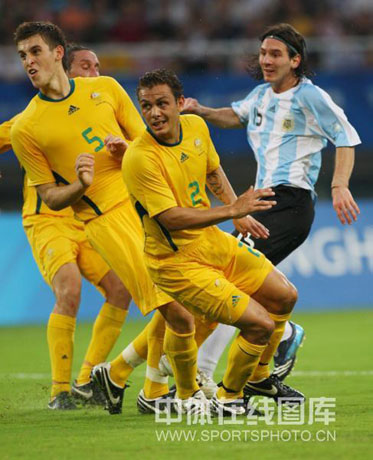 图文-[男足]阿根廷1-0澳大利亚 看看球去哪了