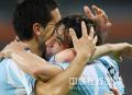 图文-[男足]阿根廷1-0澳大利亚 拥抱庆祝进球