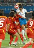 图文-[奥运]中国女足0-2日本 日本队射门得分