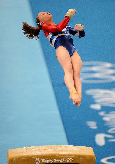图文-体操女子资格赛赛况 谢苗诺娃在跳马比赛中