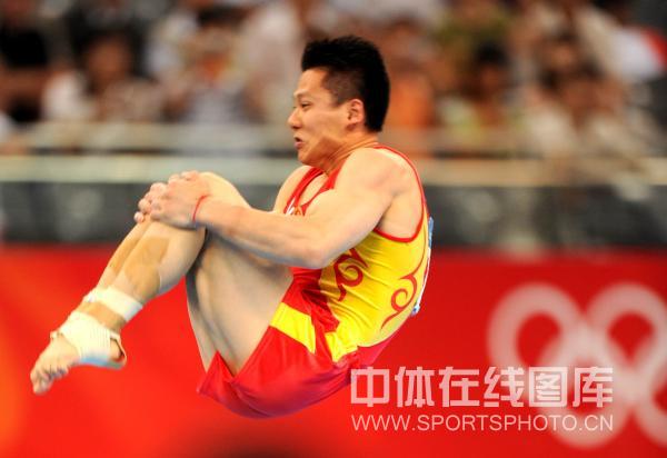 图文-中国体操男团强势冲击冠军 有点像跳水