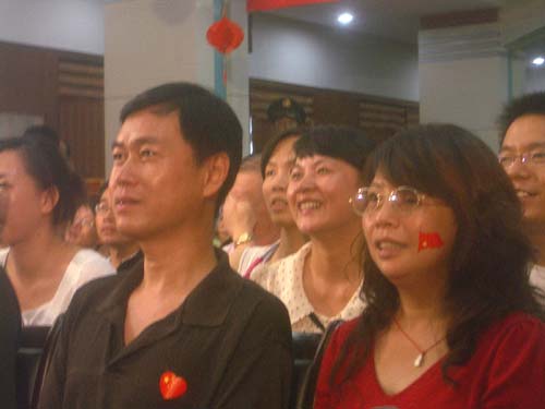 图文-中国体操首夺奥运女团冠军 李姗姗的父母