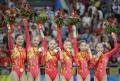 图文-中国体操首夺奥运女团冠军 女团站在冠军台上