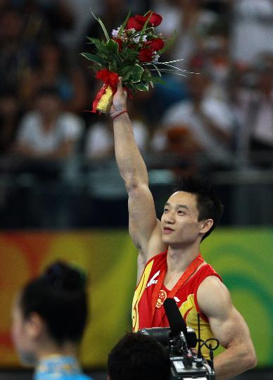 图文-杨威夺得男子个人全能冠军 强劲的肌肉