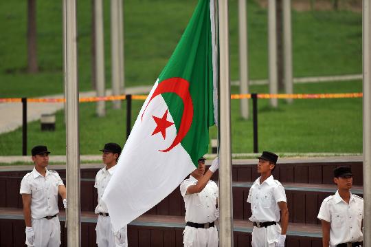图文-阿尔及利亚代表团升旗仪式 令人激动的一刻