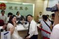 图文-上海迎来“奥运婚潮”对准镜头一笑