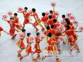 图文-北京奥运会开幕式垫场表演 少年摆红火造型