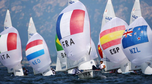 图文-奥运会帆船比赛11日各级别赛况 众帆竞逐海面 