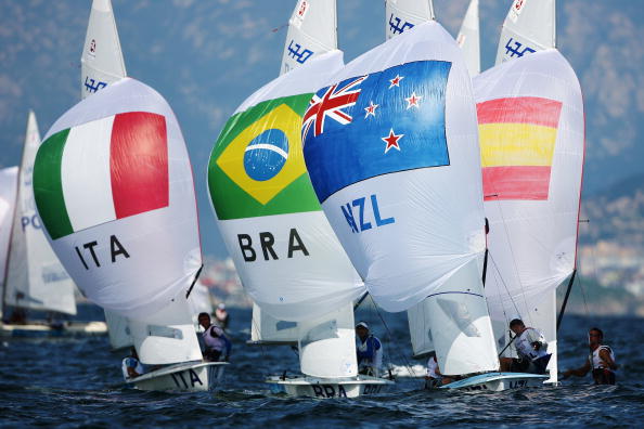图文-奥运会帆船比赛11日各级别赛况 场面很壮观