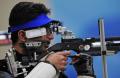 图文-男子10米气步枪决赛 印度宾德拉夺冠