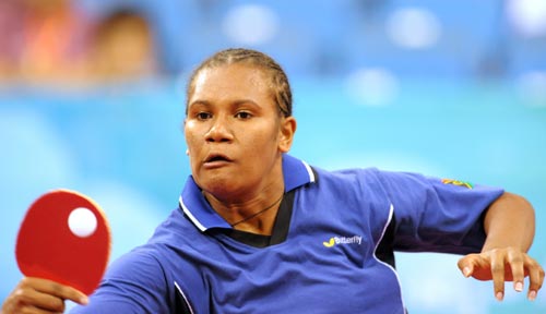图文-乒乓球女单预赛 瓦努阿图运动员反手回球