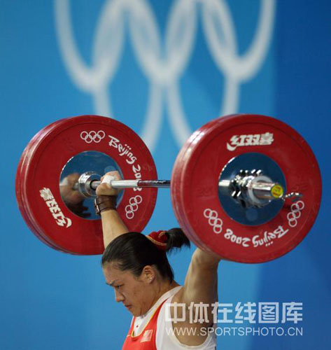 图文-曹磊打破75KG抓举奥运纪录 杠铃稳稳举过头顶