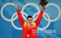 图文-曹磊女子举重75公斤级夺金 冠军曹磊高举双臂