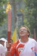 图文-奥运圣火在北京首日传递 火炬手瑞士人巴杜