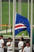 图文-各国代表团举行升旗仪式