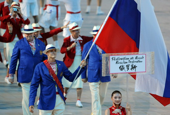 图文-奥运会开幕式美女帅哥旗手 俄罗斯基里连科