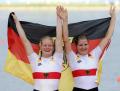 图文-[奥运]赛艇女子双人双桨 德国队庆祝亚军