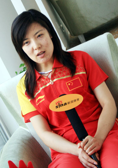 图文-奥运冠军杜丽聊08赛程 和蔼可亲温柔女
