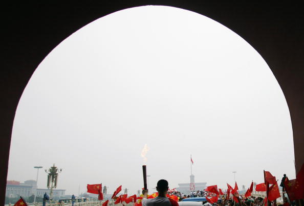 图文-奥运圣火北京首日传递 天似穹庐圣火中烧
