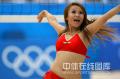 图文-女子沙排中国首轮告捷 啦啦队员舞出精彩