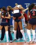 图文-女排半决赛美国3-0古巴 美国姑娘欢天喜地