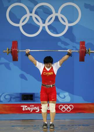 图文-[奥运]举重女子69公斤级 刘春红力拔千钧