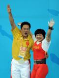 图文-[奥运]女举69公斤级 刘春红与教练庆祝冠军