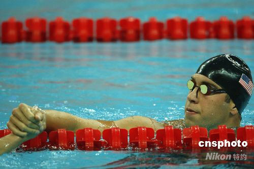 男子100米仰泳 美国泳将格雷弗斯刷新奥运会纪