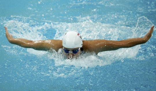 图文-游泳女子100米蝶泳半决赛 新加坡小将陶李
