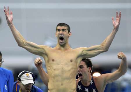 图文-美国获4x100自由泳接力冠军 菲尔普斯激情怒吼
