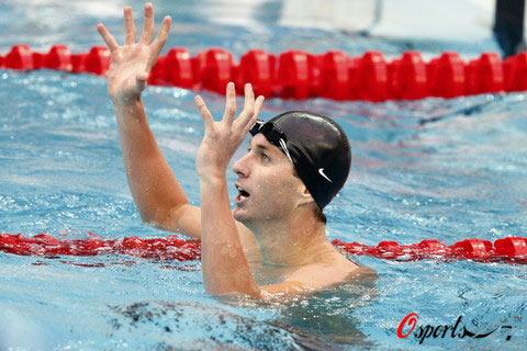 图文-男子100米仰泳美国夺冠 佩尔索尔举手示意