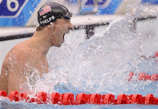 图文-菲尔普斯夺男子100米蝶泳金牌 喜悦的水花