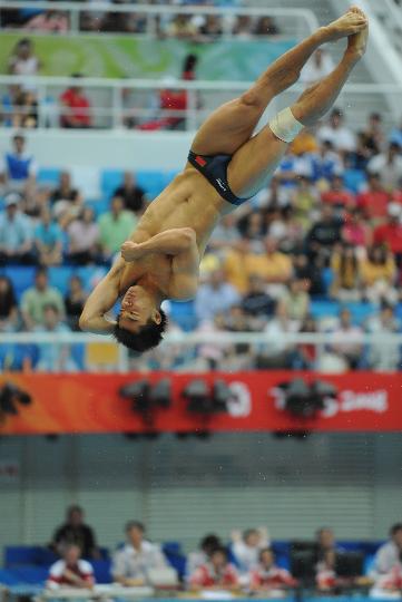 图文-跳水男子3米跳板半决赛 何冲秦凯是双保险